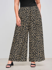 Woven Mid Rise Elastic Waist Leopard Pocket Wide Leg Trousers Curve & Plus