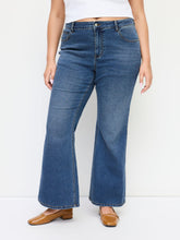 High Stretch Denim Mid Rise Flared Jeans Curve & Plus