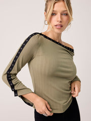 Boat Neck Long Sleeve Metal Detail Contrasting Binding Tee