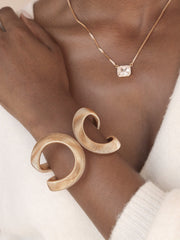 Abstract Flex Cuff