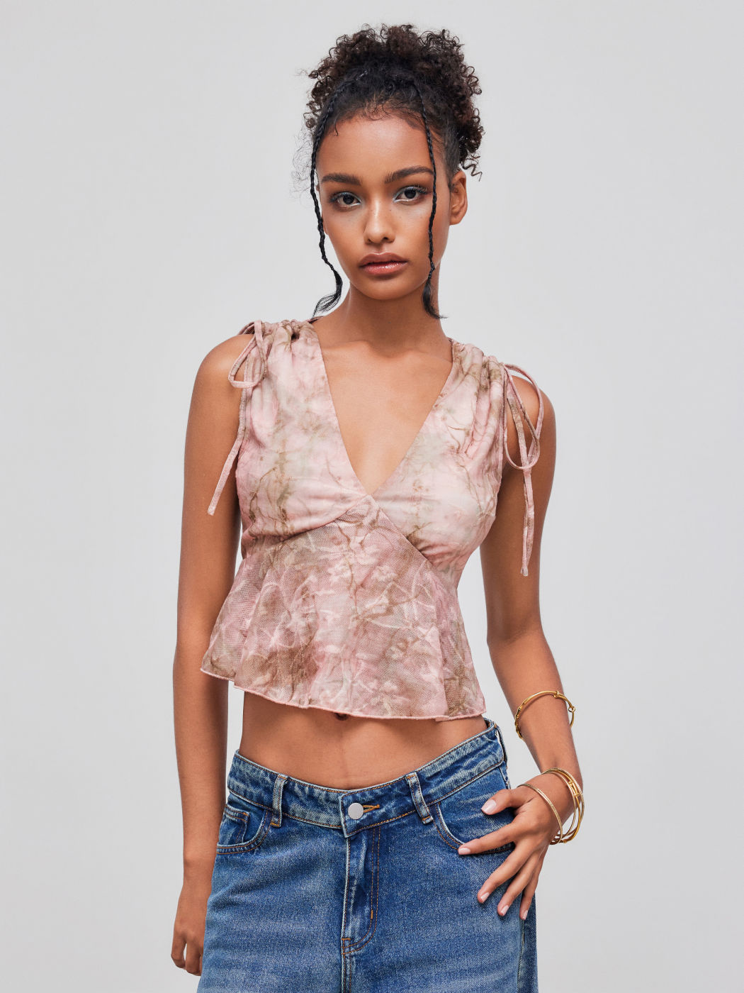 V-neck Abstract Ruffle Hem Knotted Tank Top