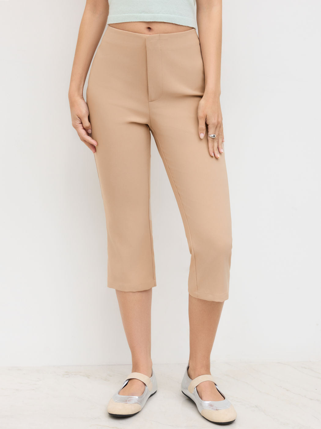 Low Rise Stretch Capri Trousers