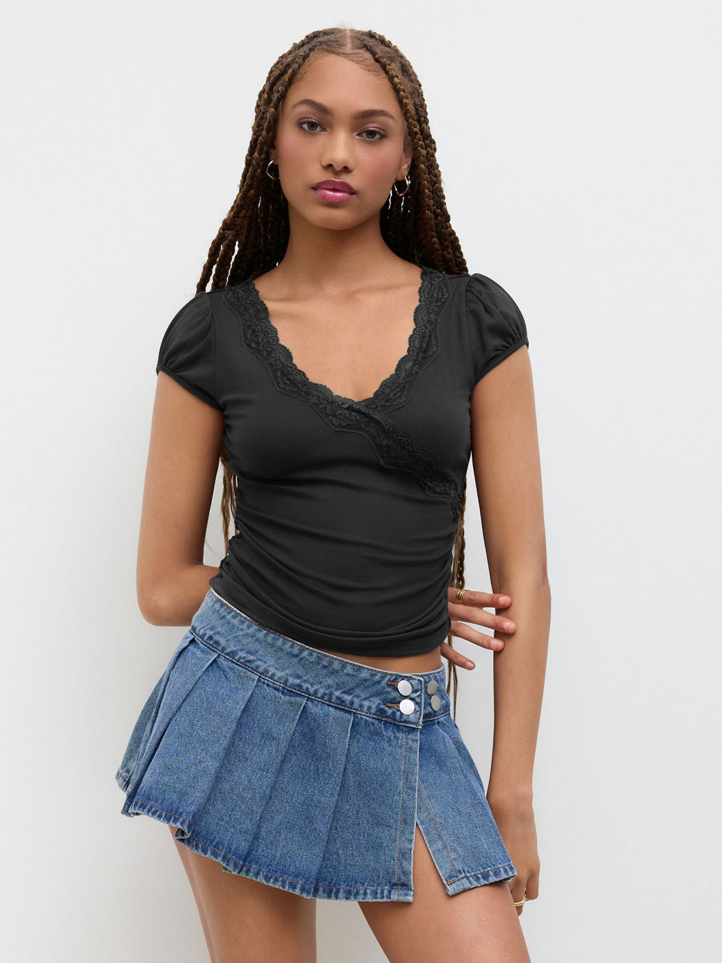 V-neck Solid Lace Trim Ruched Short Sleeve Tee