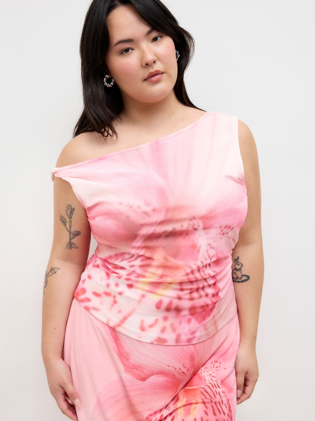 Mesh Asymmetrical Neck Floral Tank Top Curve & Plus