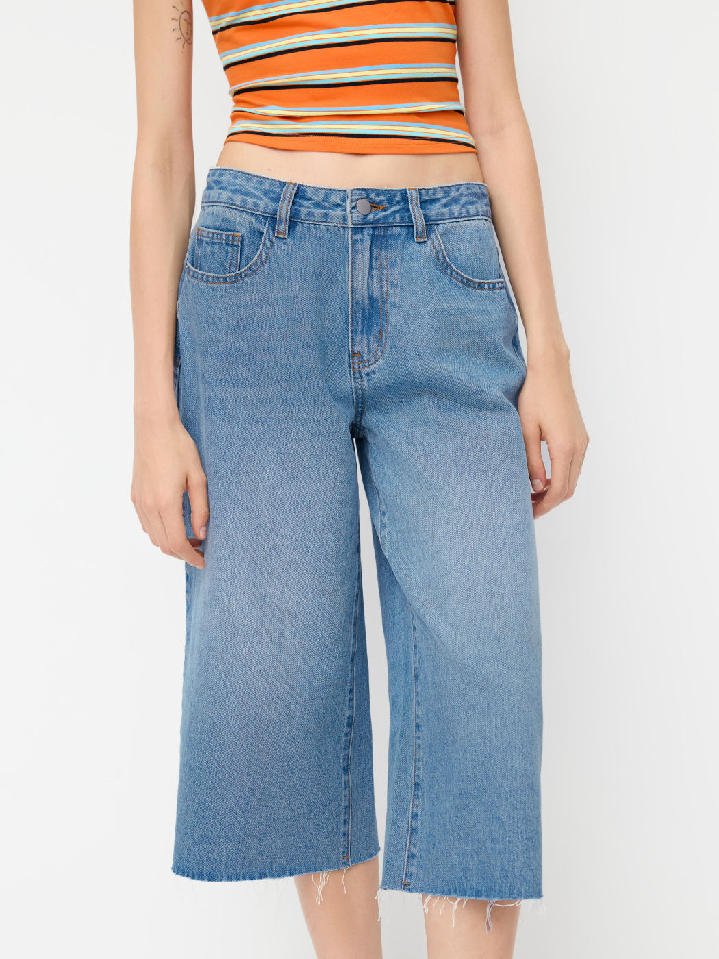 Cider Denim Low Rise Raw Hem Capri Jorts