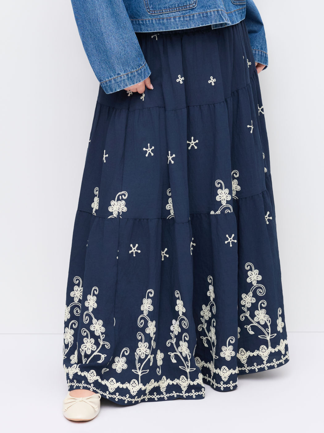Mid Rise Floral Embroidery Tiered Maxi Skirt Curve & Plus